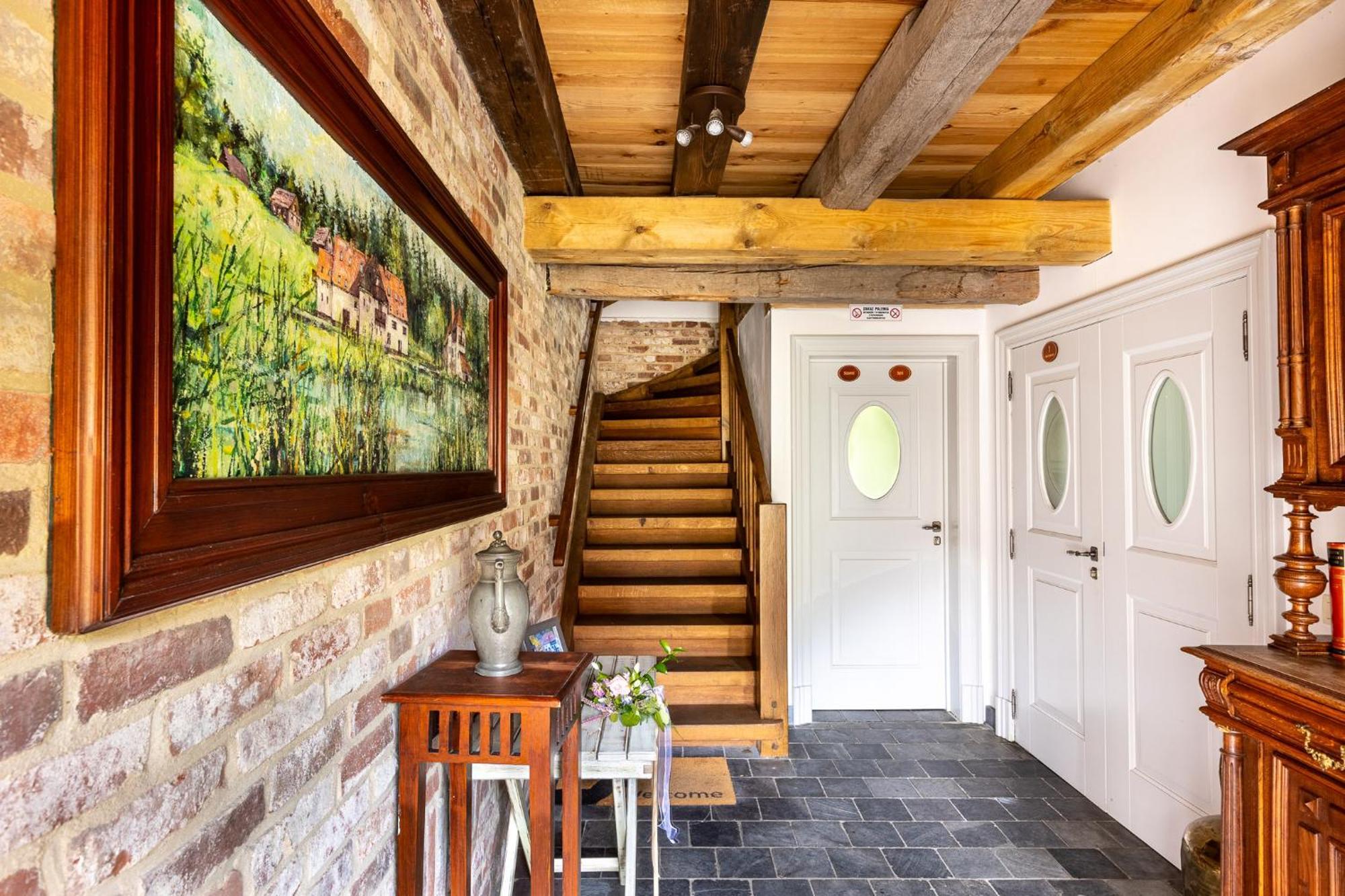 Gosciniec Pod Zajacem Bed & Breakfast Olesnica  Exterior photo