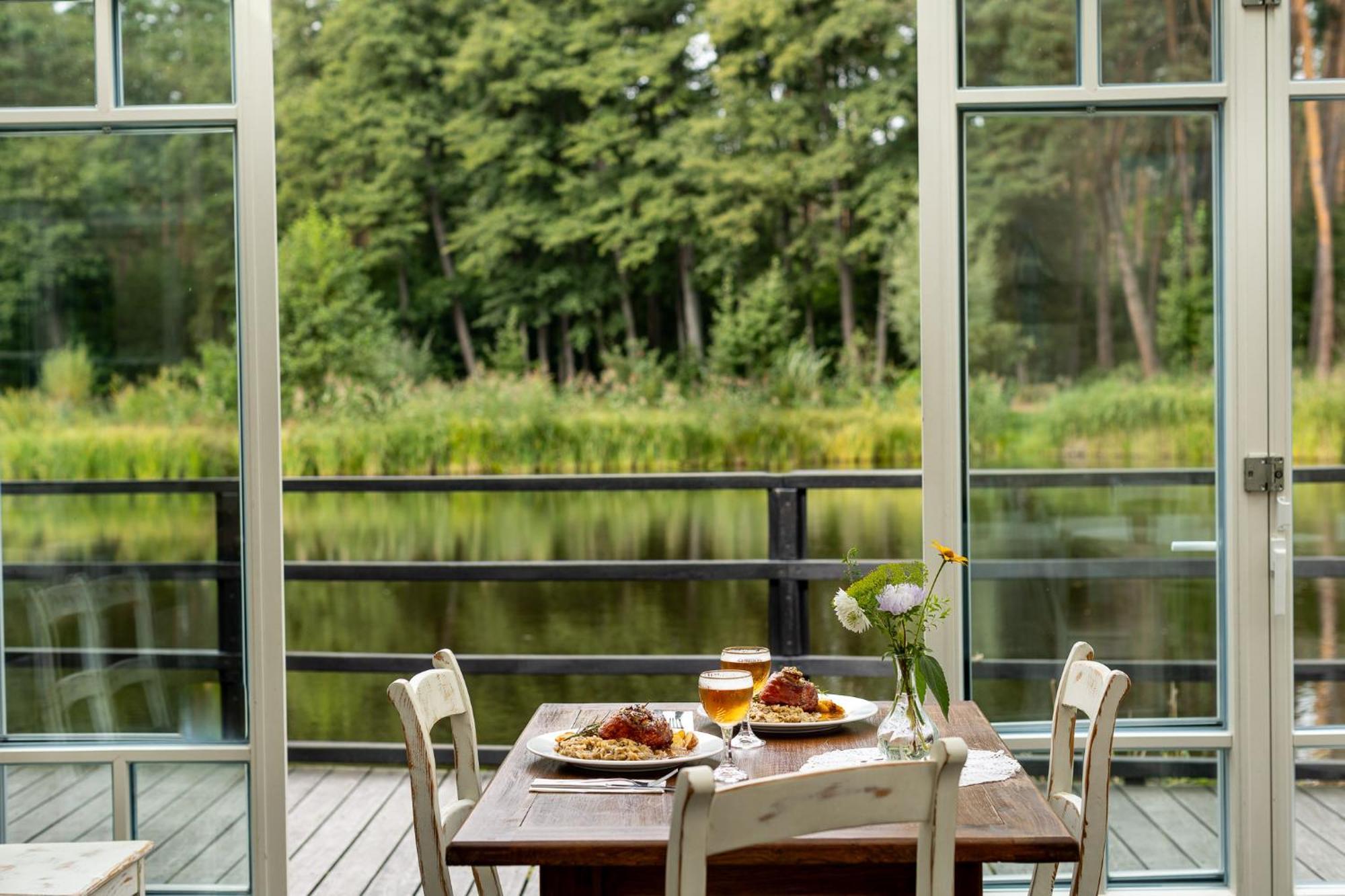 Gosciniec Pod Zajacem Bed & Breakfast Olesnica  Exterior photo