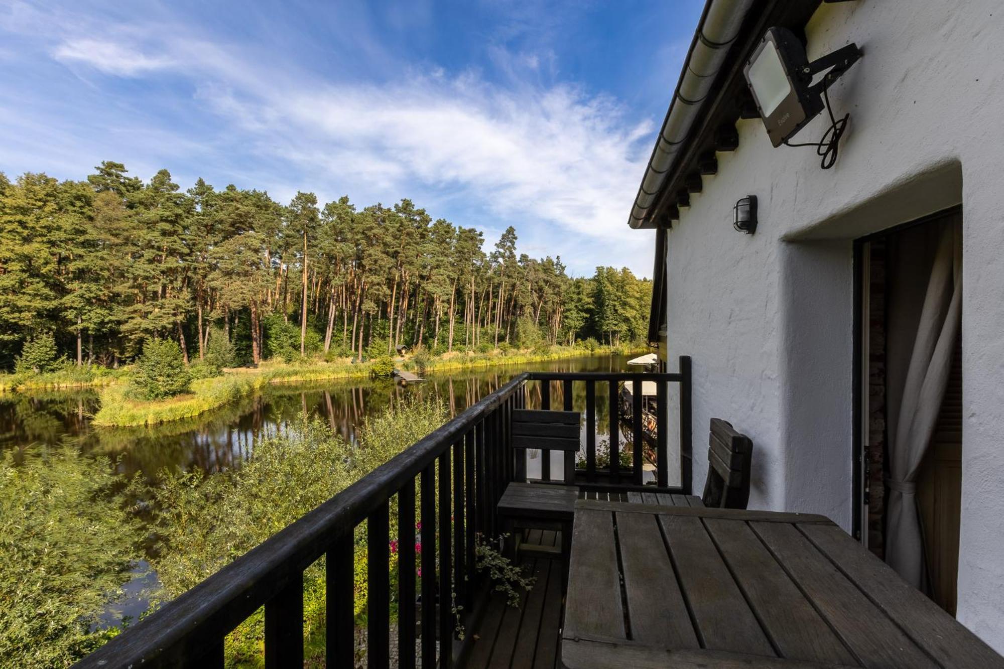 Gosciniec Pod Zajacem Bed & Breakfast Olesnica  Exterior photo