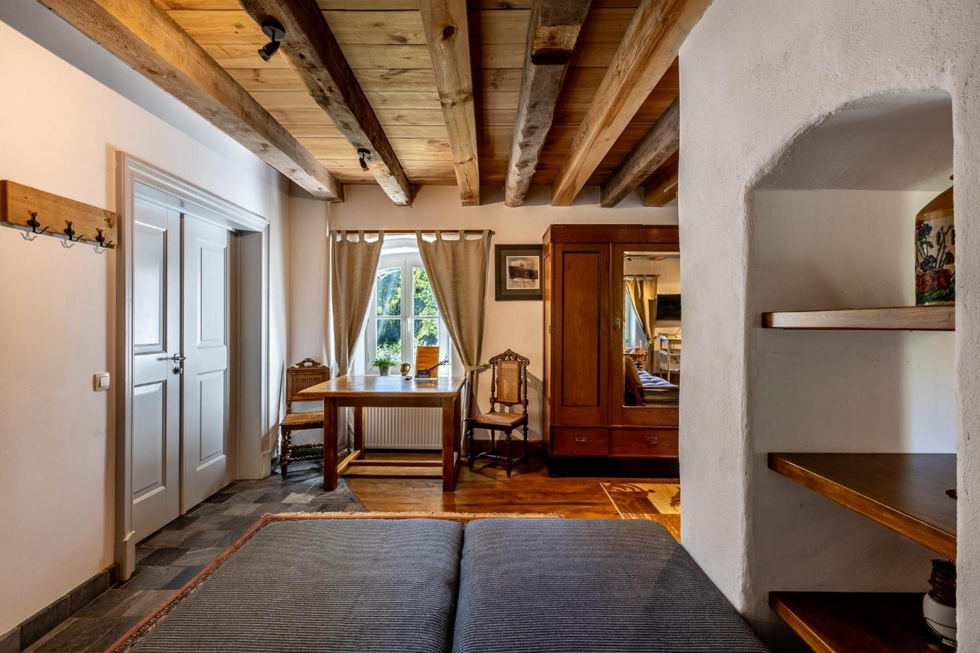 Gosciniec Pod Zajacem Bed & Breakfast Olesnica  Exterior photo