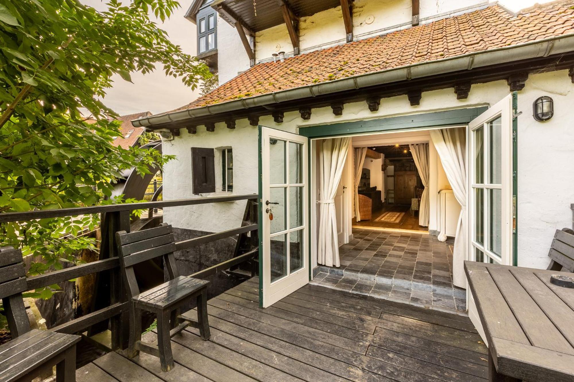 Gosciniec Pod Zajacem Bed & Breakfast Olesnica  Exterior photo