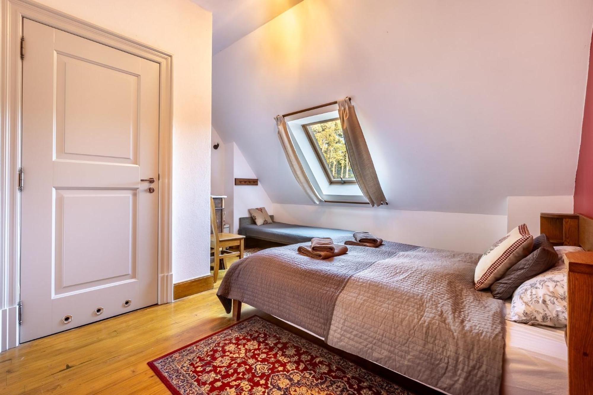 Gosciniec Pod Zajacem Bed & Breakfast Olesnica  Exterior photo